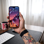 Materia — lock screen sull'iPhone, in mano