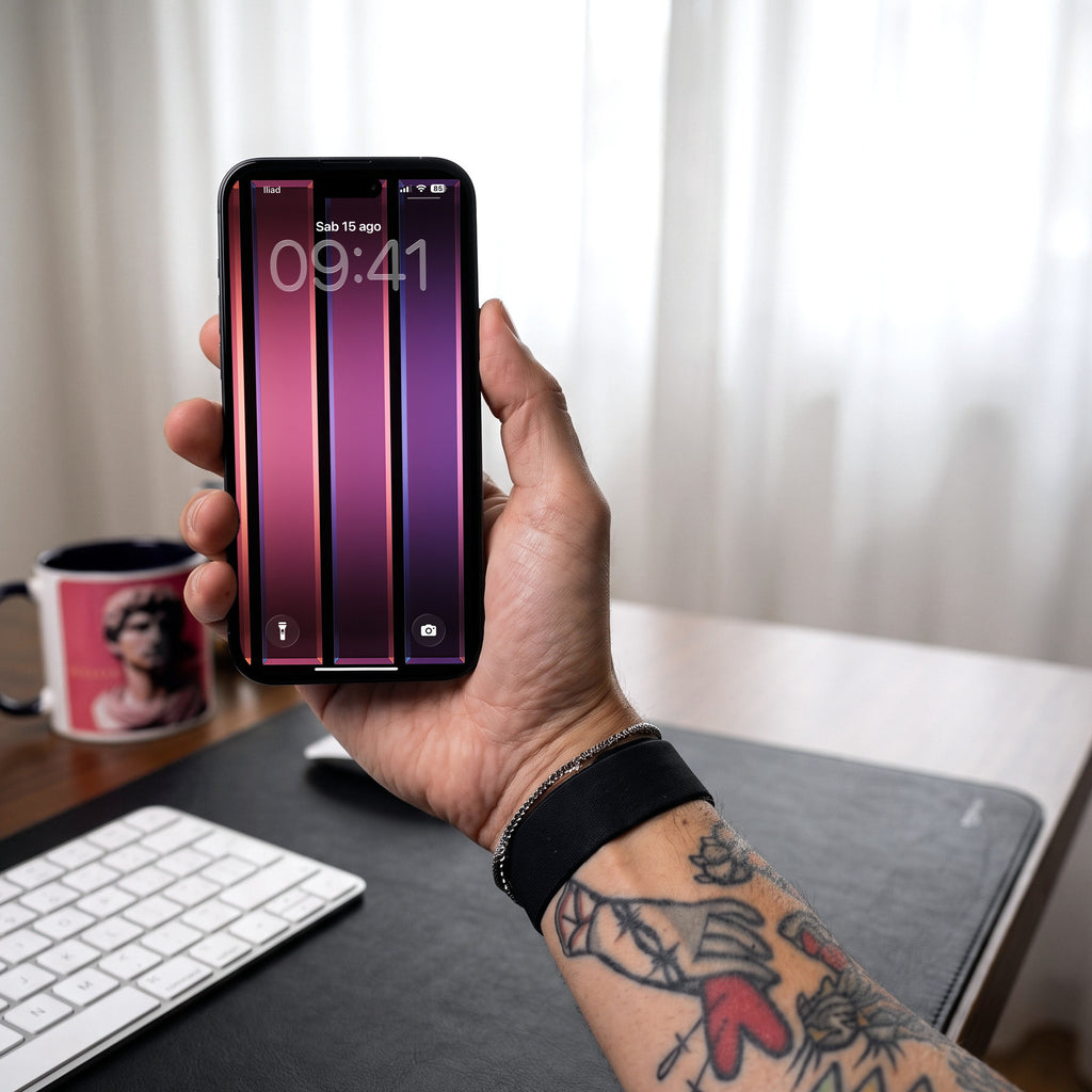 Transfinito — lock screen sull'iPhone, in mano