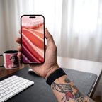 Meriggio — lock screen sull'iPhone, in mano