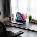 Meriggio — MacBook, scena scrivania