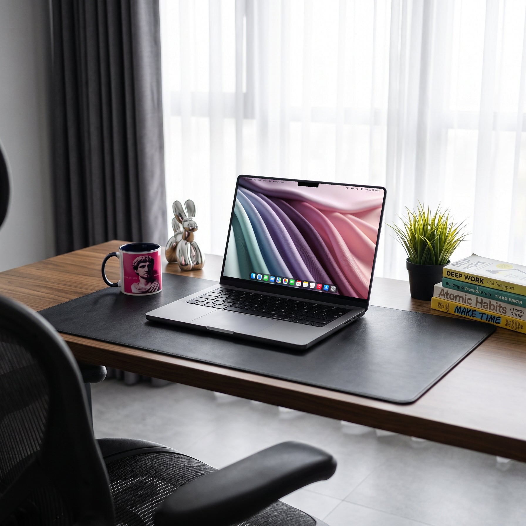 Meriggio — MacBook, scena scrivania